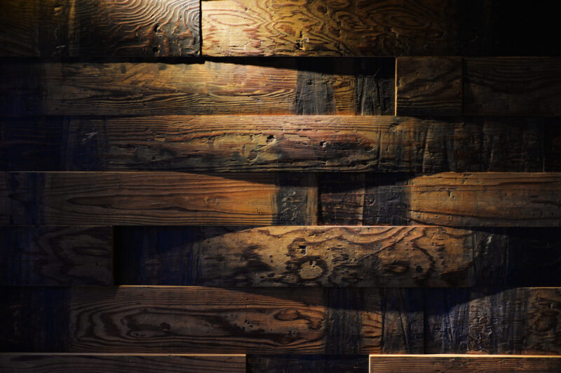 酒樽の古木を使用した壁