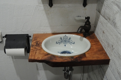 アンティークなデザインの手洗いスペース