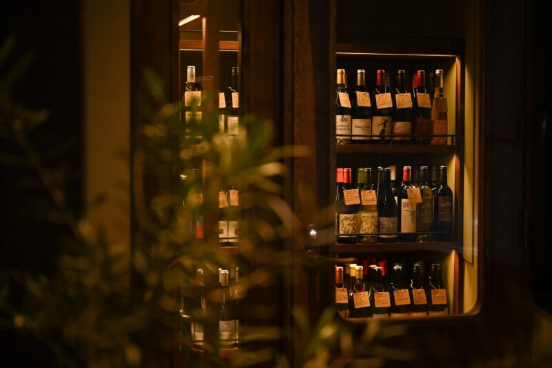 約100種類の長野ワインが並ぶワインセラー